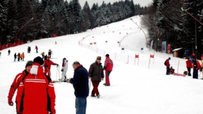Cu banii de cazare pe o noapte la Predeal se poate petrece 7 zile la schi în Bulgaria